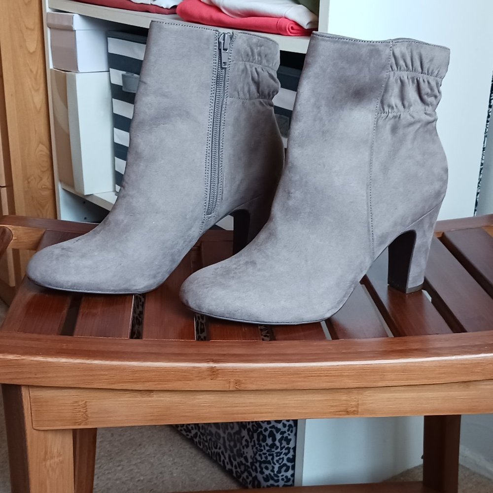 NWOB - Heeled Bootie - Kelly & Katie